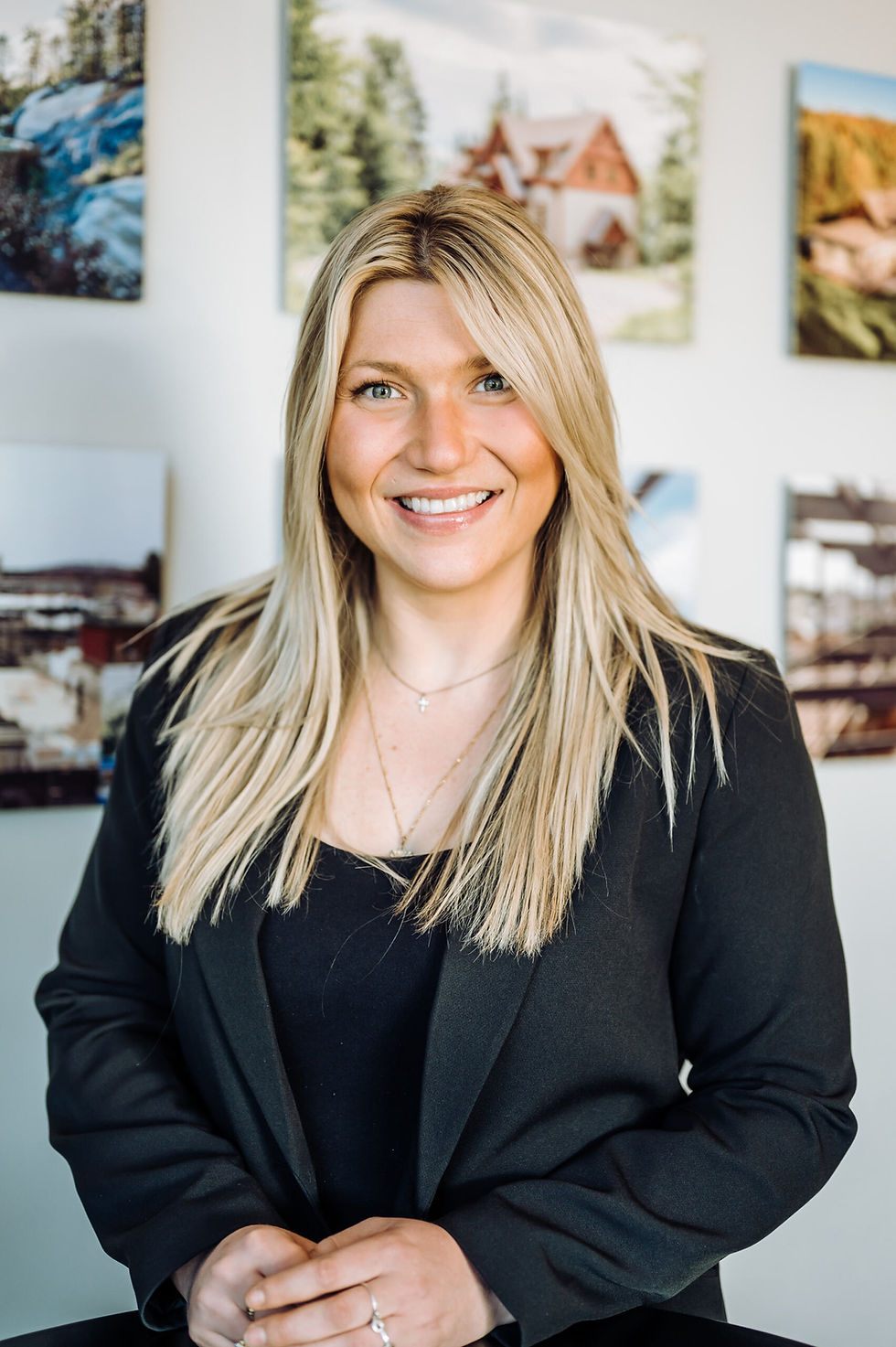 Portrait d’une professionnelle du Groupe Norexco en environnement de bureau