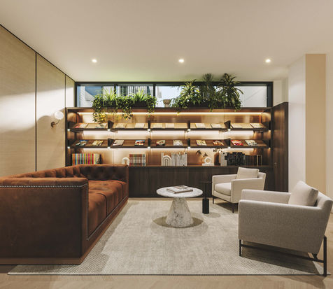 Salon moderne avec canapé en velours et bibliothèque éclairée