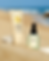 Écran solaire minéral hydratant SPF 30 et brume apaisante After Sun Tanit présentés sur le sable au bord de la plage