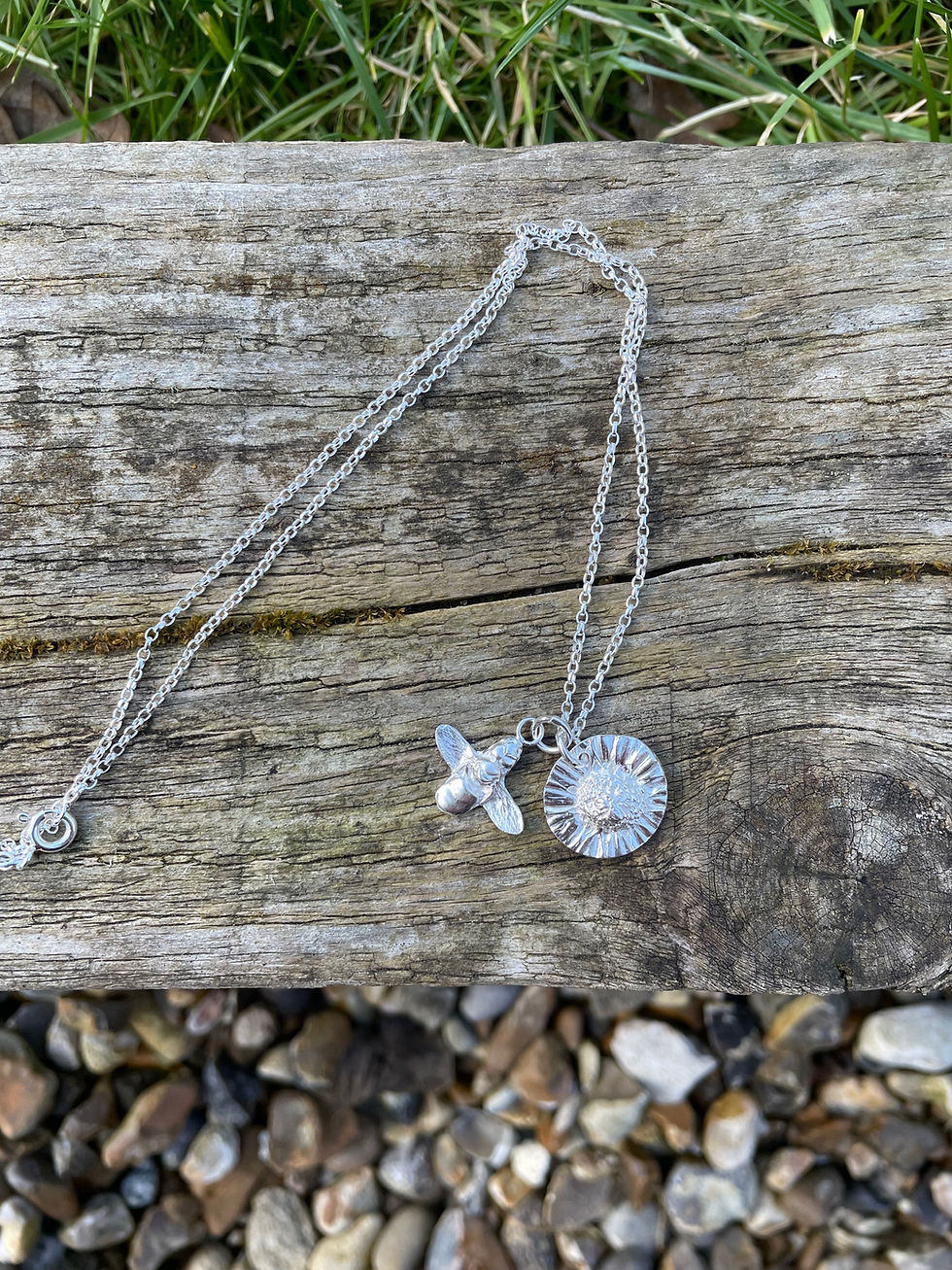 Thumbnail: Daisy and bee necklace