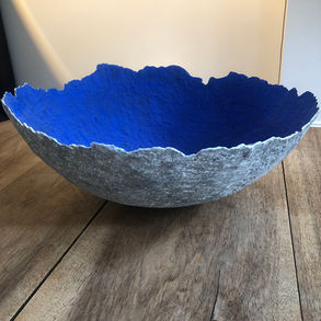 Oeuvre de Natalie Sanzache en béton patiné