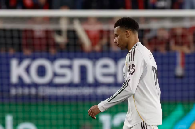 Mbappé volta à Espanha com diagnóstico de lesão e tentará ficar disponível para o jogo contra o City