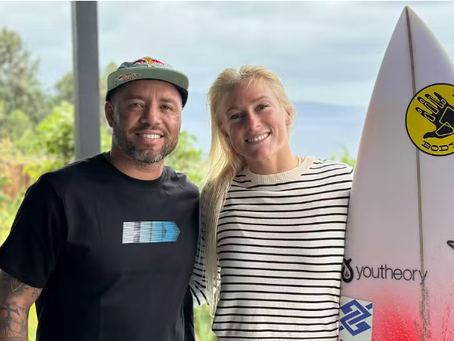 WSL: Tati Weston-Webb anuncia Adriano de Souza como novo treinador