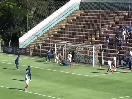 Time acerta a trave três vezes seguidas no mesmo lance pela A3 de SP