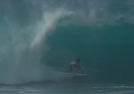 Chumbinho avança em quarto e carimba vaga na final do Pipe Masters