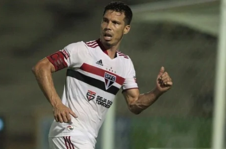 Ídolo do São Paulo, Hernanes anuncia aposentadoria dos gramados
