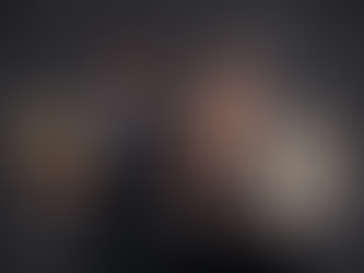 Campeões de Wimbledon, Alcaraz e Vondrousova posam com seus troféus