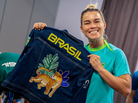 Seleção feminina de futebol recebe uniformes para as Olimpíadas