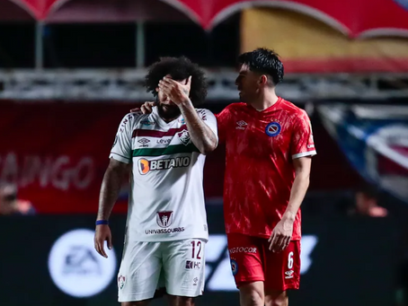 Marcelo procura Sánchez após Argentinos Juniors x Fluminense; "Sentiu como se a lesão fosse nele"