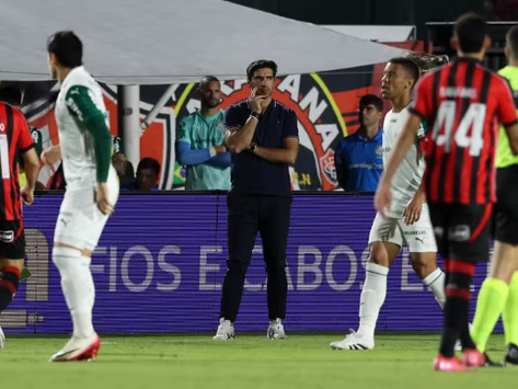 CONSEGUIU O PONTO!Palmeiras vê Vitória abrir dois, mas consegue buscar o empate sufocante no Barradão.