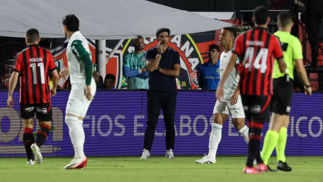 CONSEGUIU O PONTO!Palmeiras vê Vitória abrir dois, mas consegue buscar o empate sufocante no Barradão.