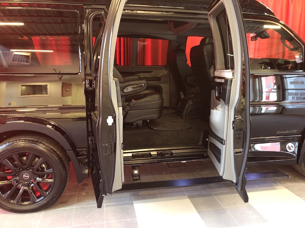 EX20001 GMC Explorer Van 4x4 7 Pass explorervan