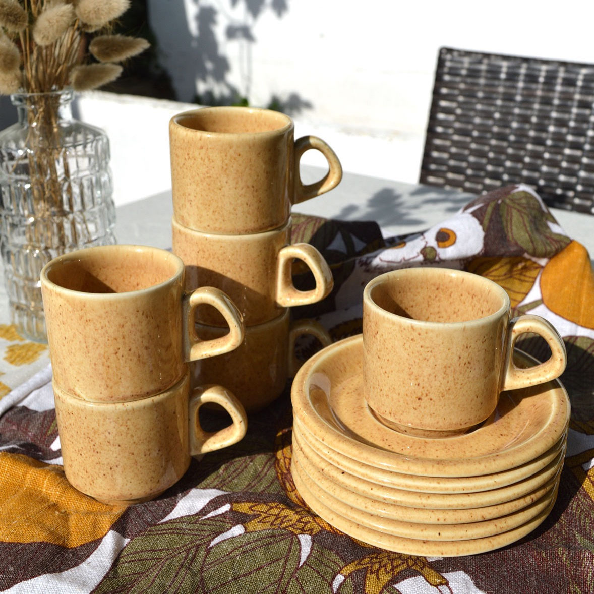 Série de 6 tasses et soucoupes en grès