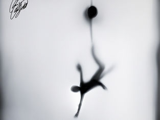 Immersive Sonic Exploration: Unveiling Emotions in Chris Caulfield's 'Antigravity Mind Chamber'