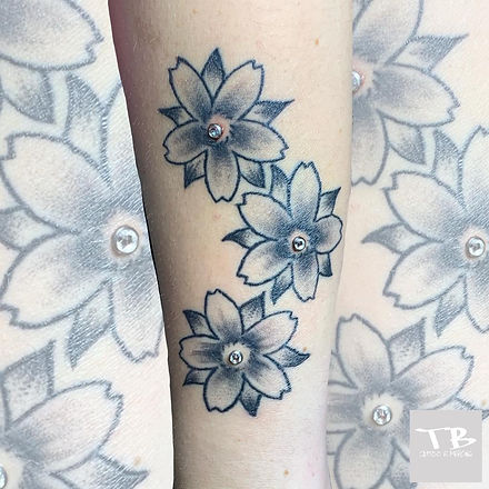 Tatuaggio con dermal by Tommaso - Vany Nails Studio Senago.jpeg
