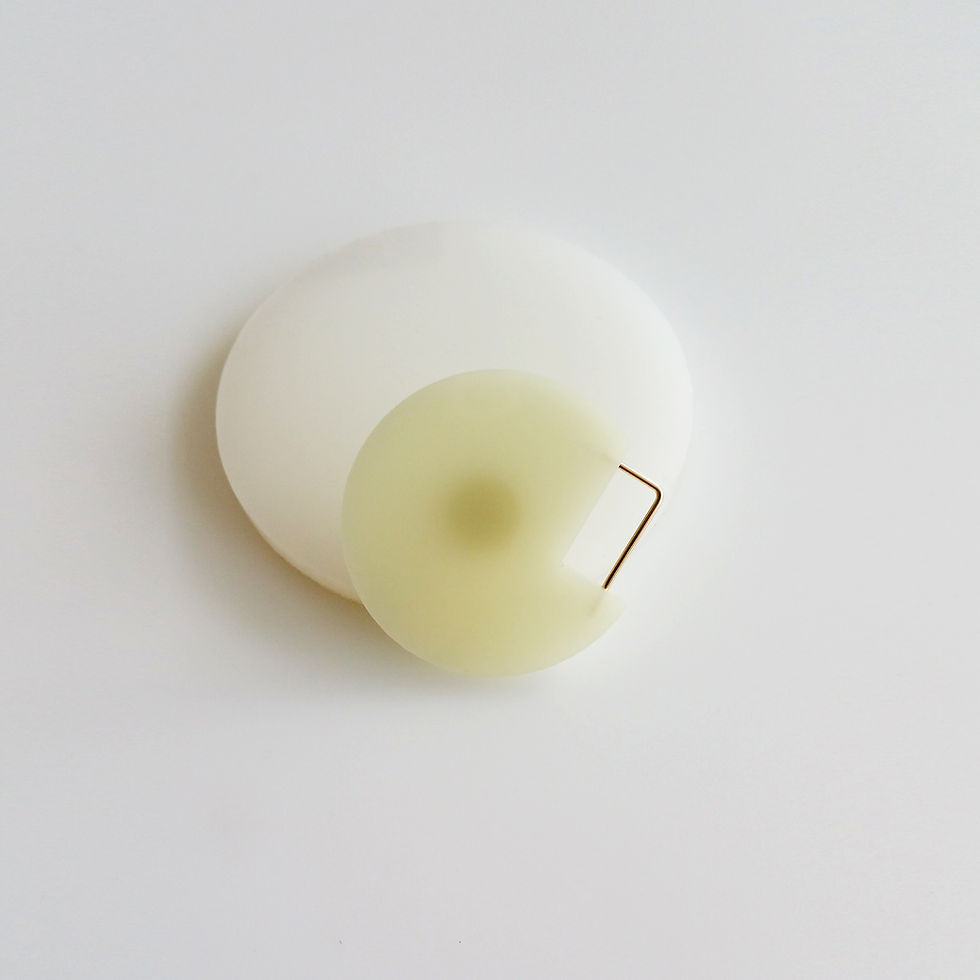 Thumbnail: Cutout Brooch Color