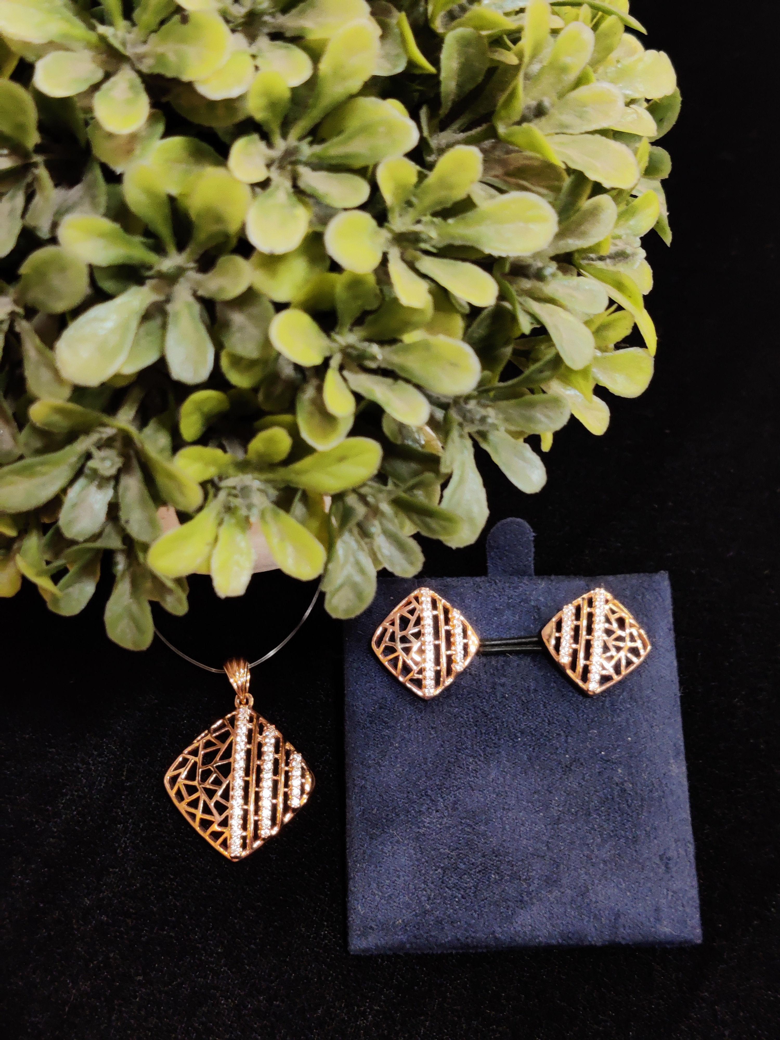 AD pendant set