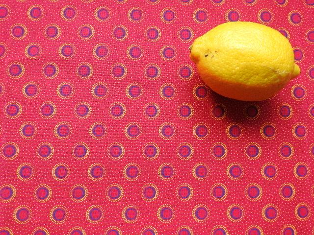 Thumbnail: Pink Shweshwe fabric – bubbles with lemon scale, Da Gama Three Cats