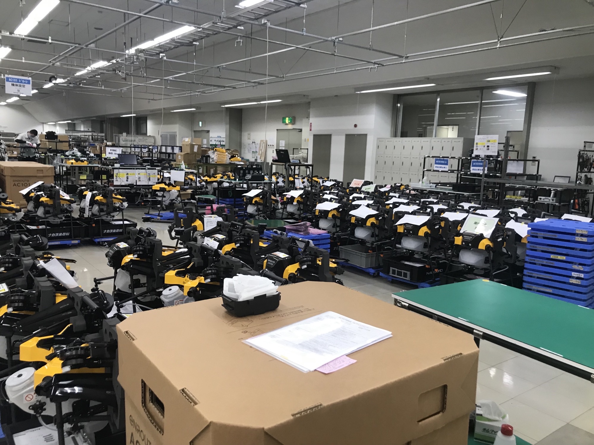 出荷を待つAC102