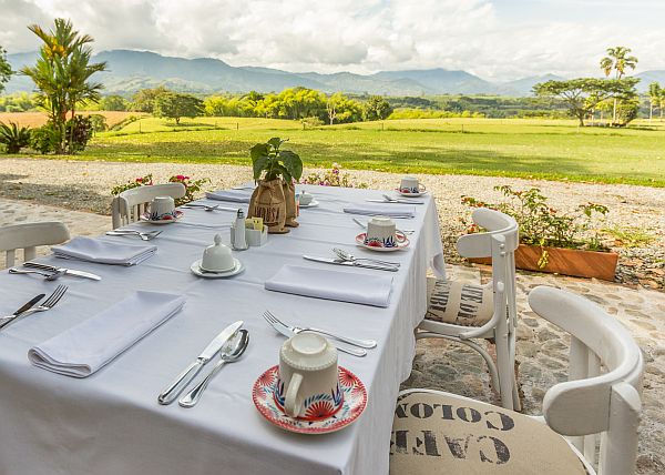 al-fresco-dining-1931349295