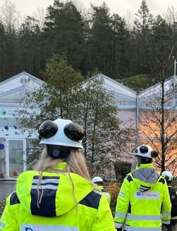 Redo personnel at site visit of a greenhouse