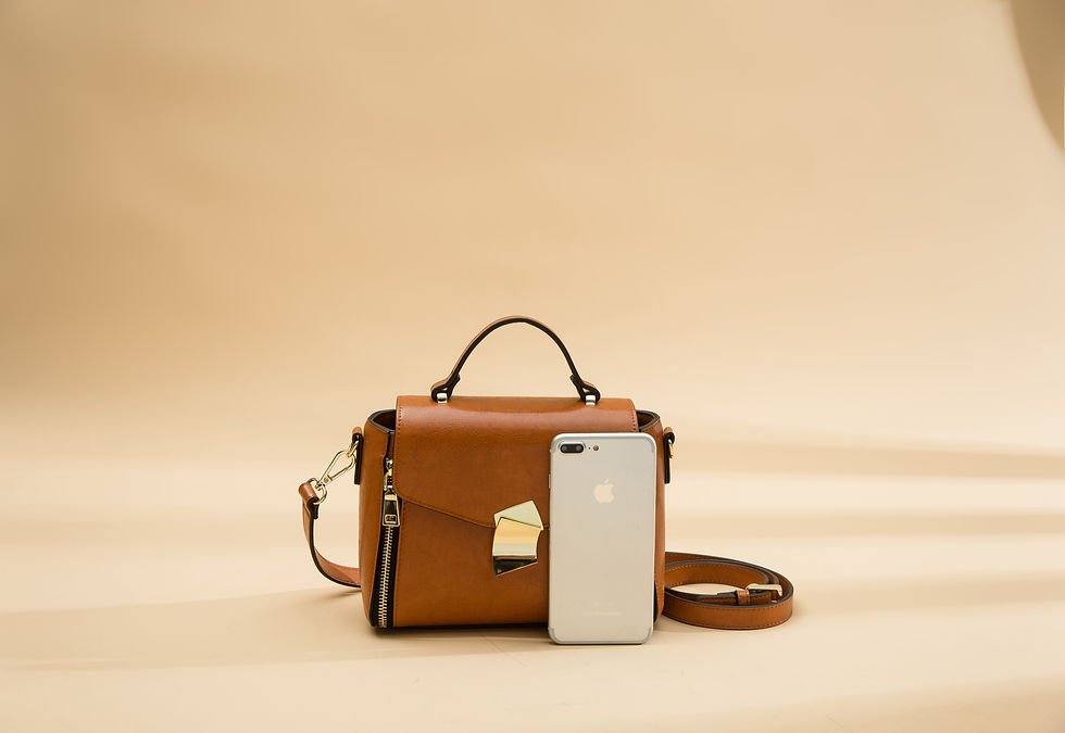 Thumbnail: Women's Trunk-Style Vintage Wax leather handbag