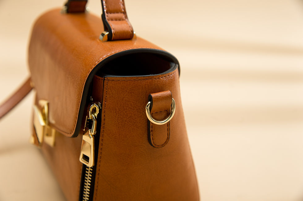 Thumbnail: Women's Trunk-Style Vintage Wax leather handbag
