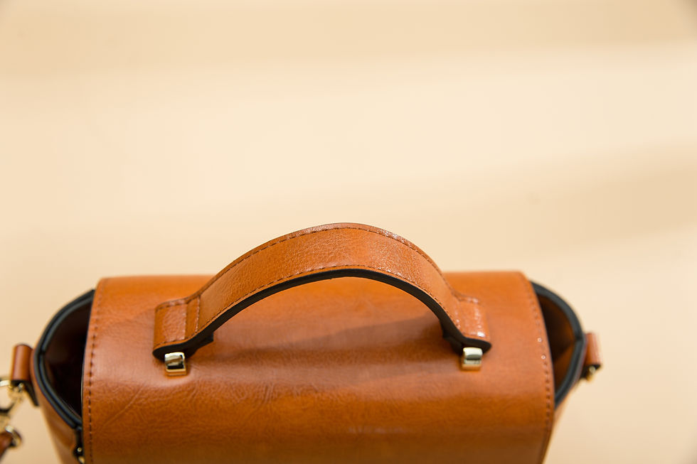 Thumbnail: Women's Trunk-Style Vintage Wax leather handbag