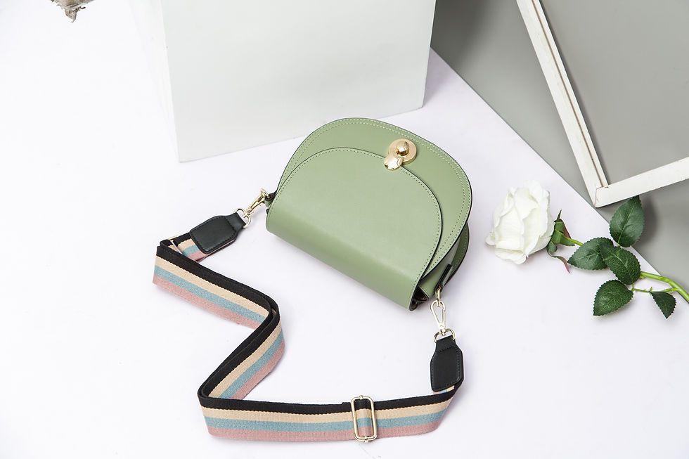 Thumbnail: Women's Little Oval Leather handbag