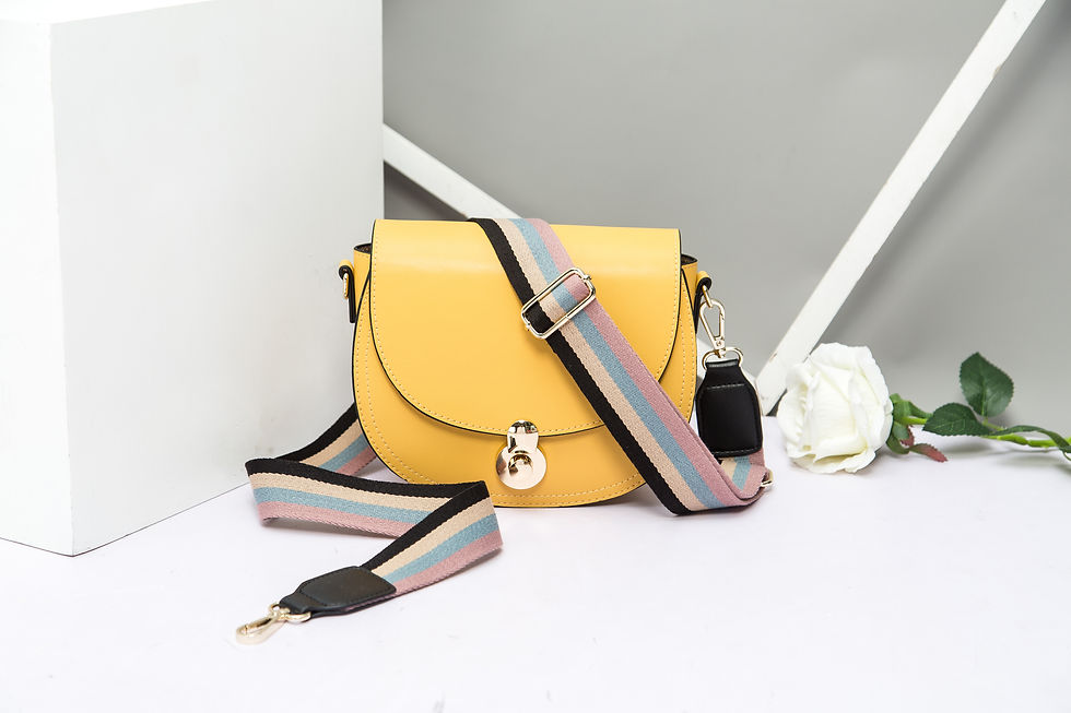 Thumbnail: Women's Little Oval Leather handbag