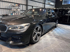 BMW ７４０i