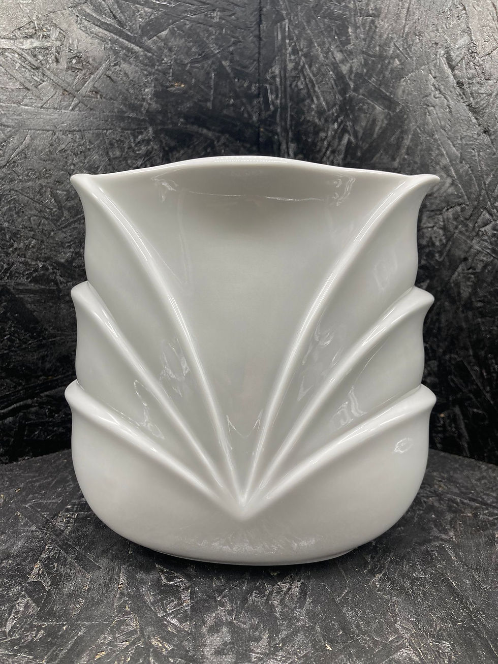 Thumbnail: Vaso e lume in porcellana serie Harmony