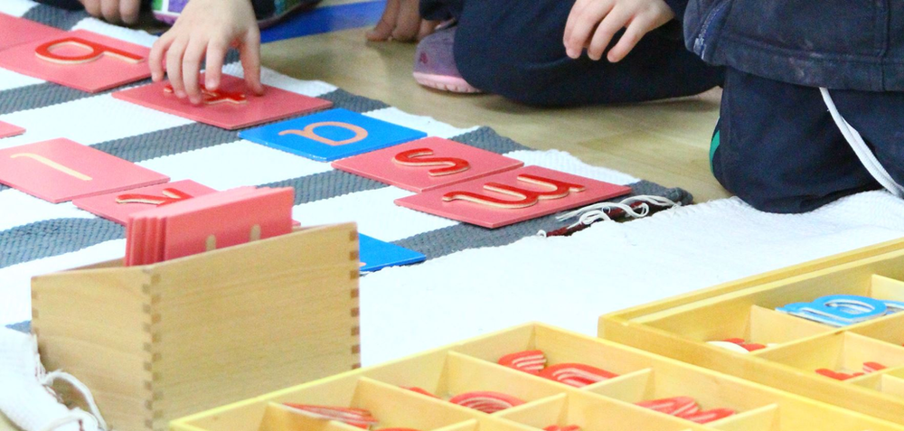 the transition between sandpaper and large movable alphabets in