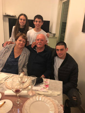 סף פרידמן יליד בודפשט הונגריה שרד כילד צעיר ובודד את השואה, ניצל הודות לתושיתה של דודתו שאספה אותו והודות לאומץ ליבו. בעזרת הארגונים הציוניים כמו הג׳וינט, תנועות הנוער , ארגון ההעפלה ועליית הנוער- הגיע , אחרי נדודים במחנות המעצר הבריטים בעתלית וקפריסין - לכפר הנוער בן-שמן, שם קיבל חינוך מעולה, התגיי