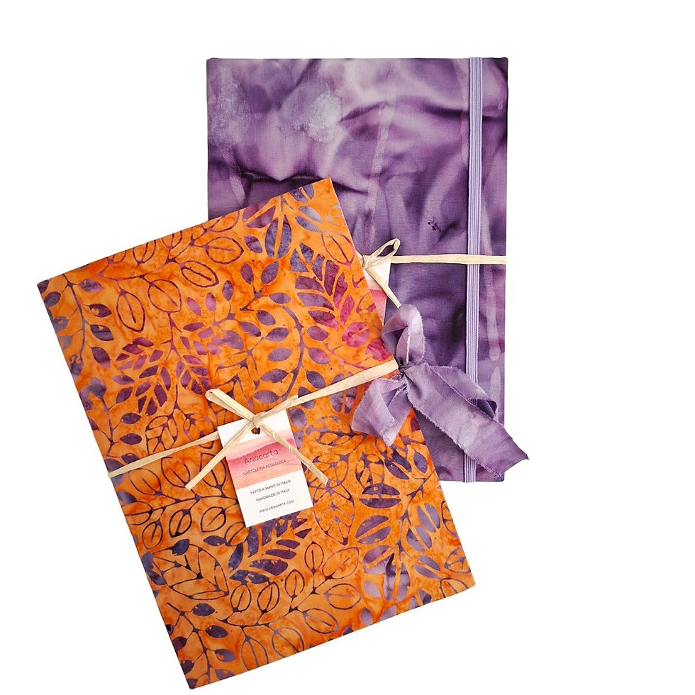 Thumbnail: Quaderno Artigianale A5, Batik Foglie Viola, cucito a mano in carta ricicla