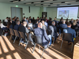 Benedikt Chorus, Head of Product at Financial Navigator, presenting the workshop
