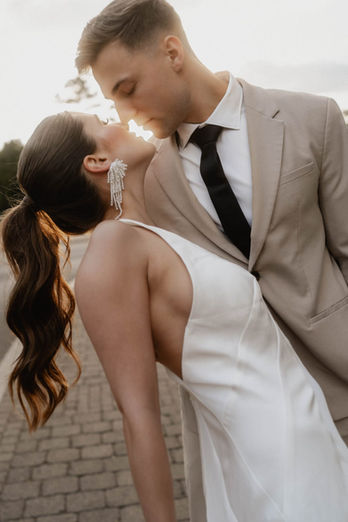 Elegantes Brautstyling mit Hochsteckfrisur und Make-up von Tanja Martin.