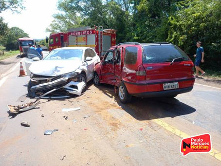 Colisão frontal deixa dois feridos na BR-472 em Três de Maio