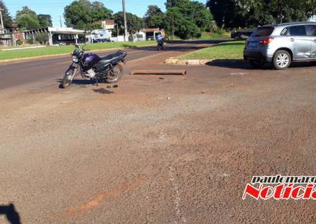 Colisão envolve carro e moto e deixa uma pessoa ferida no trevo de acesso a Independência