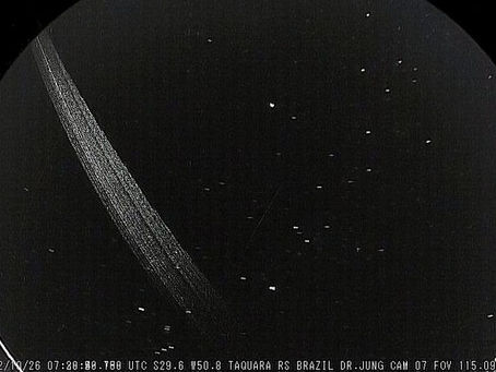 'Luzes não identificadas' no céu do RS foram causadas por satélites Starlink, dizem especialistas
