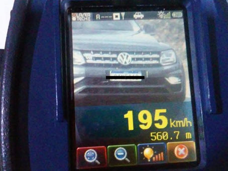 Radar móvel flagra caminhonete a 195 km/h em Erechim