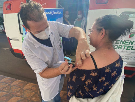 Ambulância itinerante vacina população contra o vírus influenza H3N2 em Tenente Portela