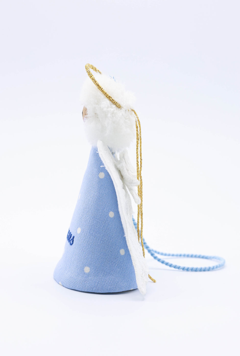 "Ángel llamador exclusivo con campanilla sonora, un símbolo de protección y conexión espiritual."