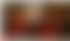 Yue-Sai was nominated by Business Week Magazine as one of "The World's Most Successful Immigrants"