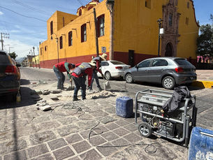 Gobierno de la Capital repara baches en el Barrio de San Miguelito.