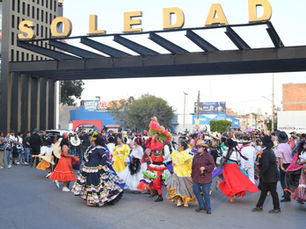 SOLEDAD VIVE EL XANTOLO CON MULTITUDINARIO DESFILE: COMPARSAS, MÚSICA Y CONVIVENCIA SOCIAL