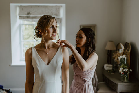 bridal prep at treseren micro wedding