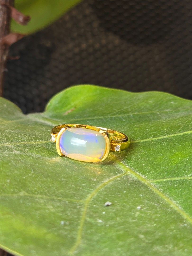 Thumbnail: 2.06ct Opal Ring in 18K gold setting