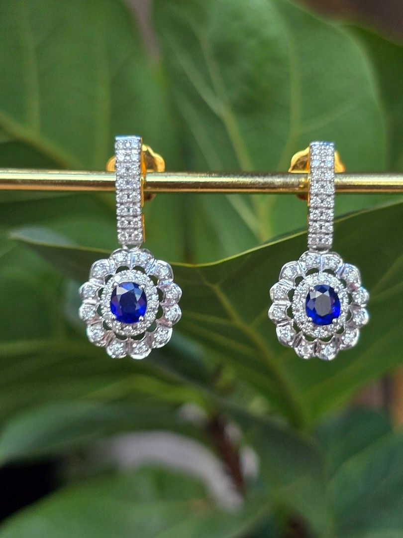 Thumbnail: 1.27ct Vivid Blue Unheated Burma Sapphire Earrings