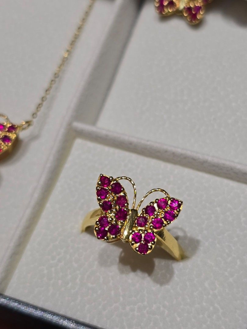 Thumbnail: 8.5ct Unheated Burma Ruby Set (Necklace, Ring, Earrings)